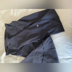 Black lululemon align-style leggings